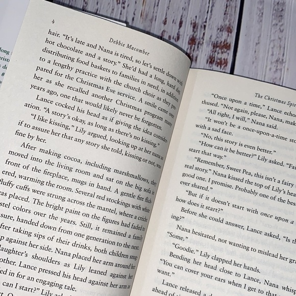 Debbie Macomber Christmas novel - Picture 6 of 8
